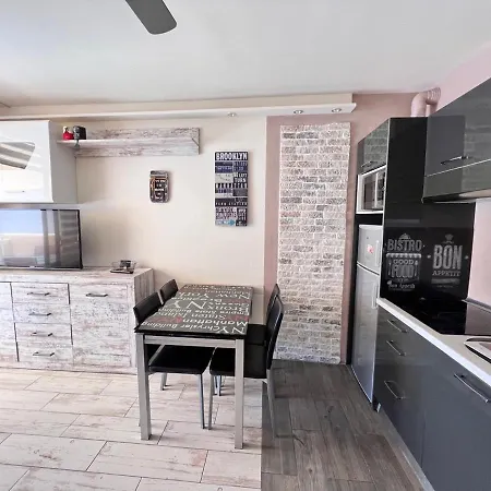 Golden Paradise Seaview 아파트 *